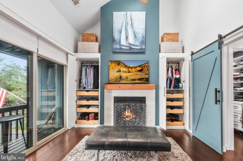 11120 Glade Dr, Herndon VA 20191-4706 exterior