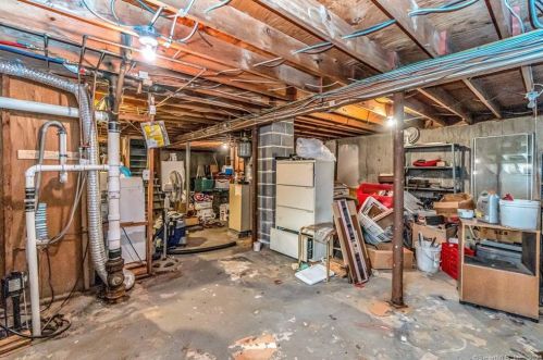 15 Hollywood Ave, Milford CT 06460-4214 exterior