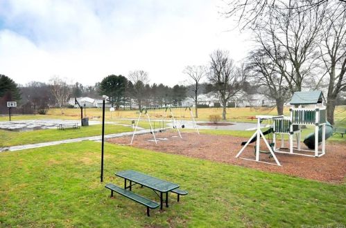 19 Esquire Dr, Manchester CT  06042-2436 exterior