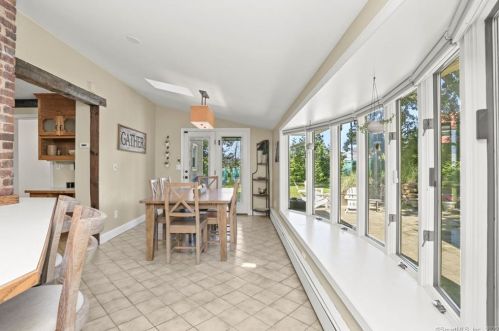 43 Morrell Ave, Milford CT 06461-2313 exterior