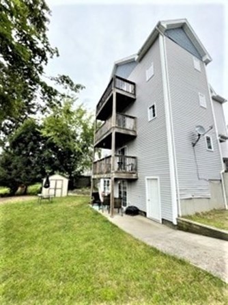 8 Harlem St, Worcester MA 01610-2106 exterior