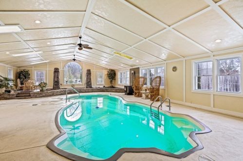 7 Azalea Ln, Peabody MA 01960-4602 exterior