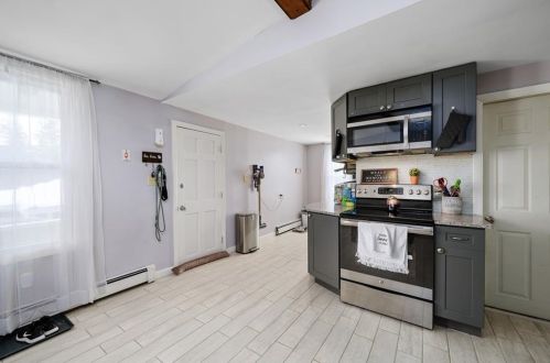 82 Ave B, Woonsocket RI 02895-6262 exterior