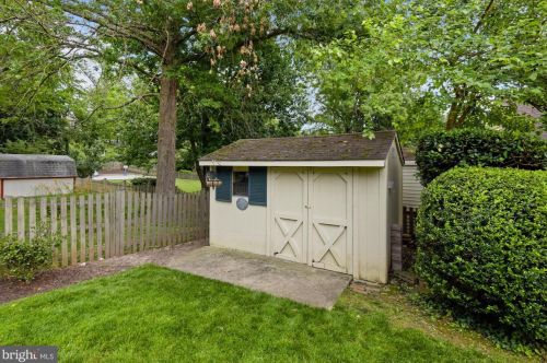 7701 Midday Ln, Alexandria VA 22306-2522 exterior