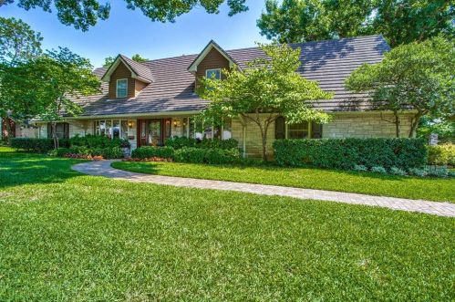 4126 Courtshire Dr, Dallas, TX 75229-2841