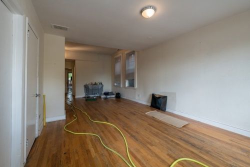 2102 Roscoe St, Chicago IL 60618-5819 exterior