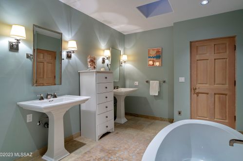 5300 Hacienda Del Sol Rd, Tucson AZ 85718-6054 exterior