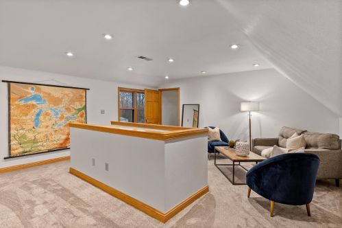 9360 Sleepy Hollow Ln, Milwaukee WI  53217-1242 exterior