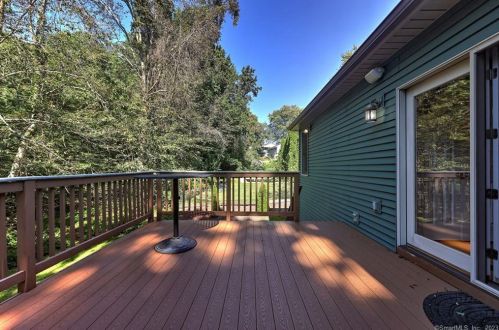 30 Ida Ave, Derby CT 06418-2322 exterior