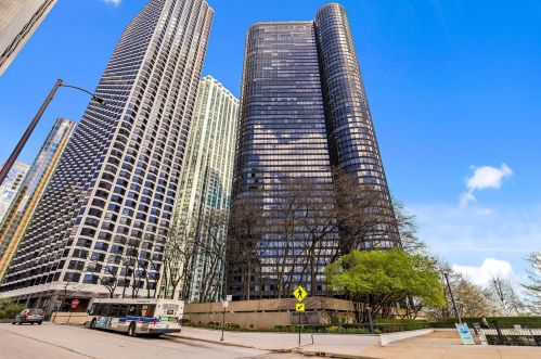 155 Harbor Dr, Chicago IL  60601-7315 exterior