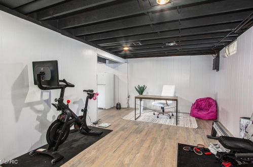 3240 Homecrest Ave, Wyoming MI exterior