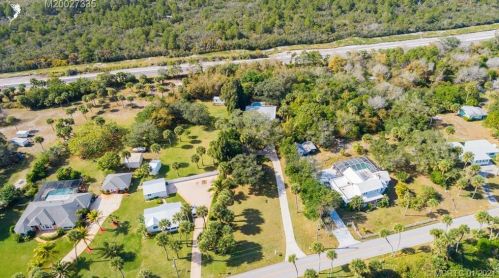 9101 Indian Riv Dr, Fort Pierce FL 34982-7824 exterior