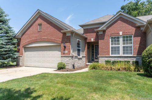 23583 Rossiter Dr, Macomb Township MI 48042-4846 exterior