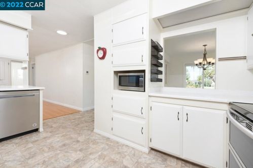 2081 Dalis Dr, Concord CA 94520-5423 exterior