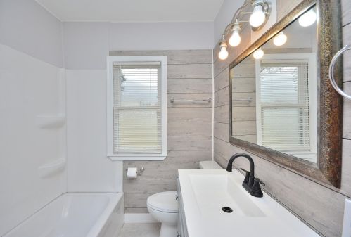 8526 Keefe Ave, Milwaukee WI  53222-2821 exterior