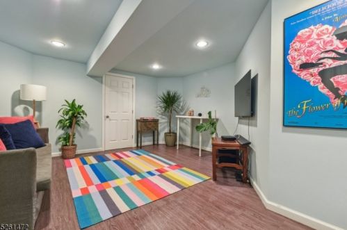 180 Christopher St, Montclair NJ 07042-4206 exterior