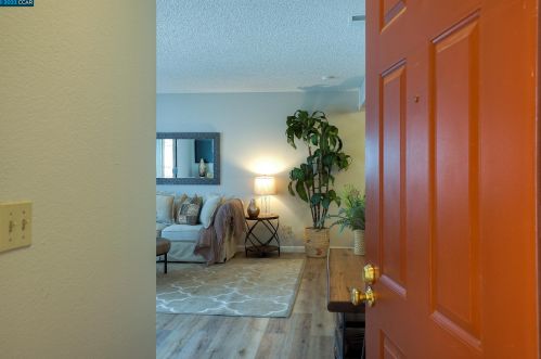 5045 Valley Crest Dr, Concord CA  94521-4901 exterior