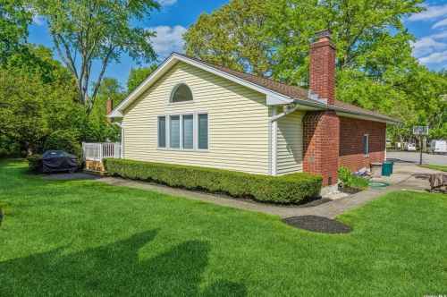 9 Diellen Ct, Commack NY 11725-3905 exterior
