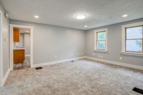 56 James St, Springfield MA 01105-1416 exterior