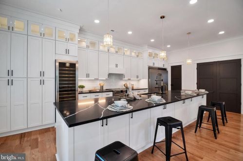 102 Ritchie Ave, Silver Spring MD  20910-5112 exterior