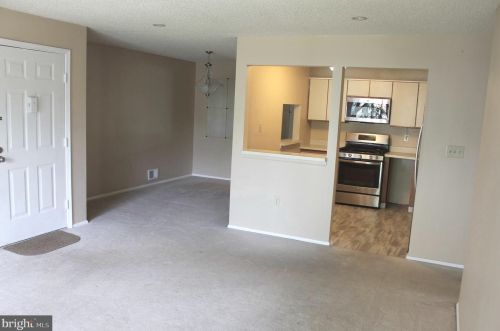 17 Mendrey Ct, Trenton NJ 08648-2661 exterior