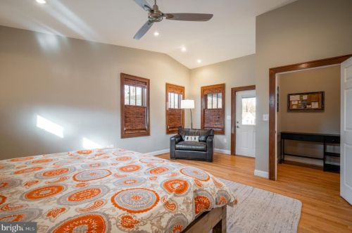 104 Monroe Ave, Alexandria VA 22301-1922 exterior