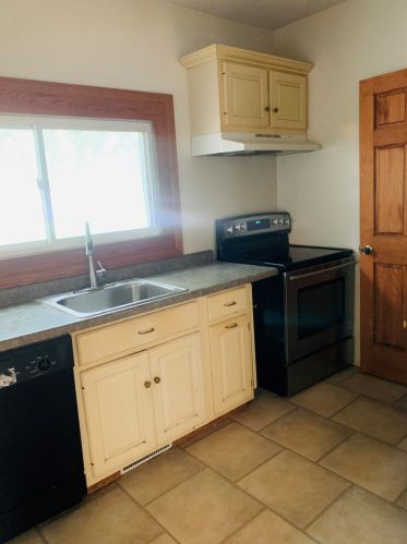 402 Broadway St, Three Rivers MI  49093-1828 exterior