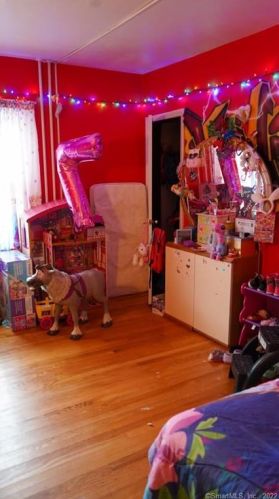 4 Smith St, New Britain CT 06053-3621 exterior