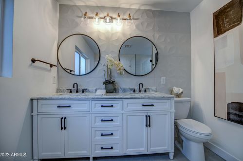 4043 44th Pl, Phoenix AZ  85018-5401 exterior