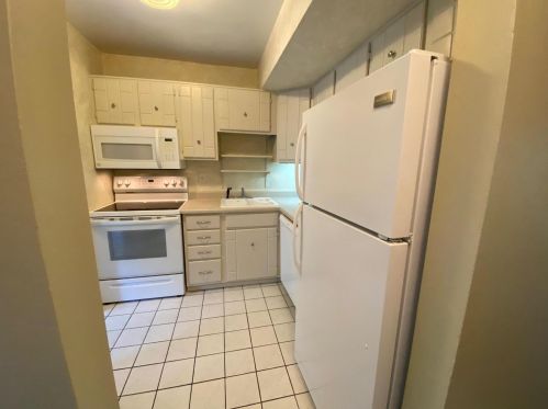 3651 Kenbrooke Ct, Kalamazoo MI  49006-5438 exterior