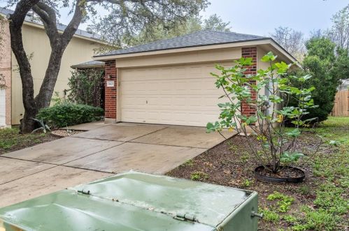 8603 Davis Oaks Trl, Austin TX  78748-6583 exterior