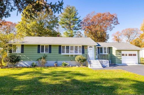 16 Angel Pl, North Haven, CT 06473-2401