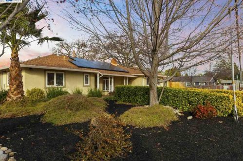 1870 Elinora Dr, Concord CA 94523-2815 exterior