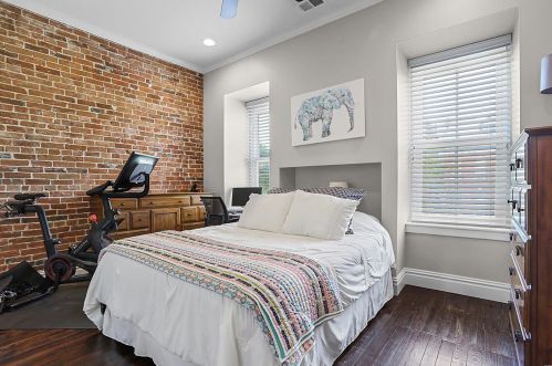 2104 Sidney St, Saint Louis MO 63104-2829 exterior