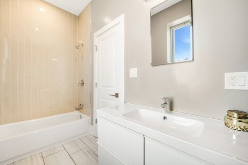 2536 Linden Pl, Chicago IL 60647-2626 exterior