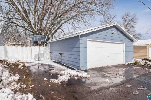 3822 4 St, Duluth MN 55804-1841 exterior