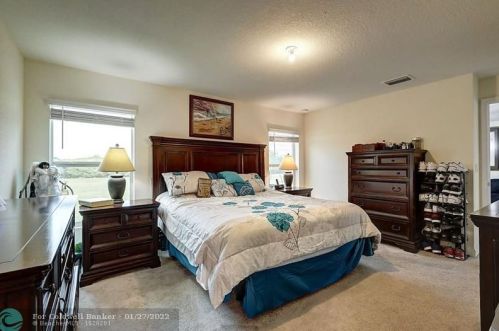 916 Bent Creek Dr, Fort Pierce FL  34947-1330 exterior