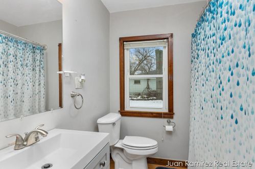 2533 Philo Ave, Meskegon MI 49441-1229 exterior