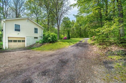 210 Geer Rd, Exeter CT 06249-2604 exterior