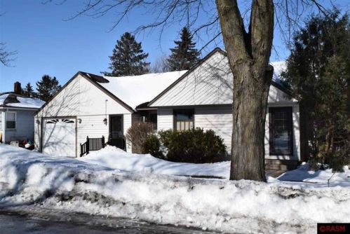 102 1st St, Delavan MN  56023-9625 exterior