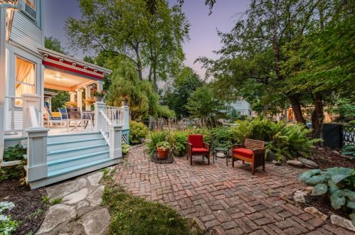 2719 Farwell Ave, Milwaukee, WI 53211-3759