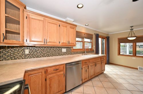 6326 Wright St, Milwaukee WI 53212-2940 exterior