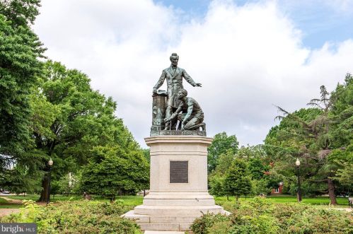 1524 Independence Ave, Washington DC 20003-1553 exterior