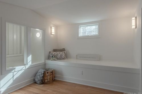 367 Chestnut Hl Rd, Wilton CT 06897-3504 exterior