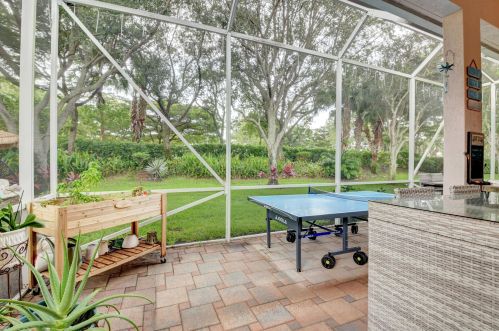 5254 Landon Cir, Boynton Beach FL 33437-1668 exterior