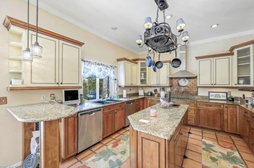 4561 Beechwood Lk Dr, Naples FL 34112-6102 exterior