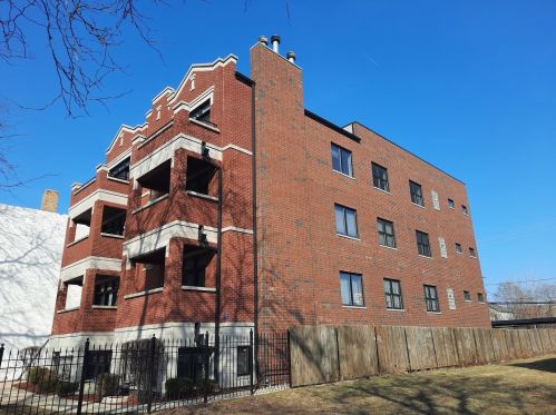 4041 Michigan Ave, Chicago, IL 60653-2379