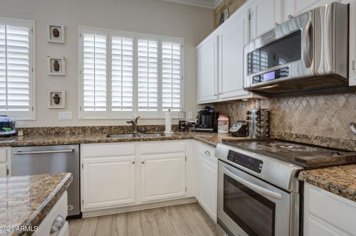 2702 Amberwood Dr, Phoenix AZ  85045-4208 exterior