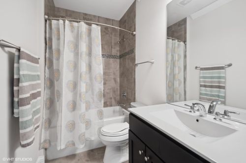 421 50 St, Chicago IL 60615-2222 exterior