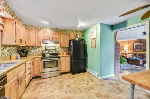 54 River Styx Rd, Hopatcong NJ 07843-1827 exterior